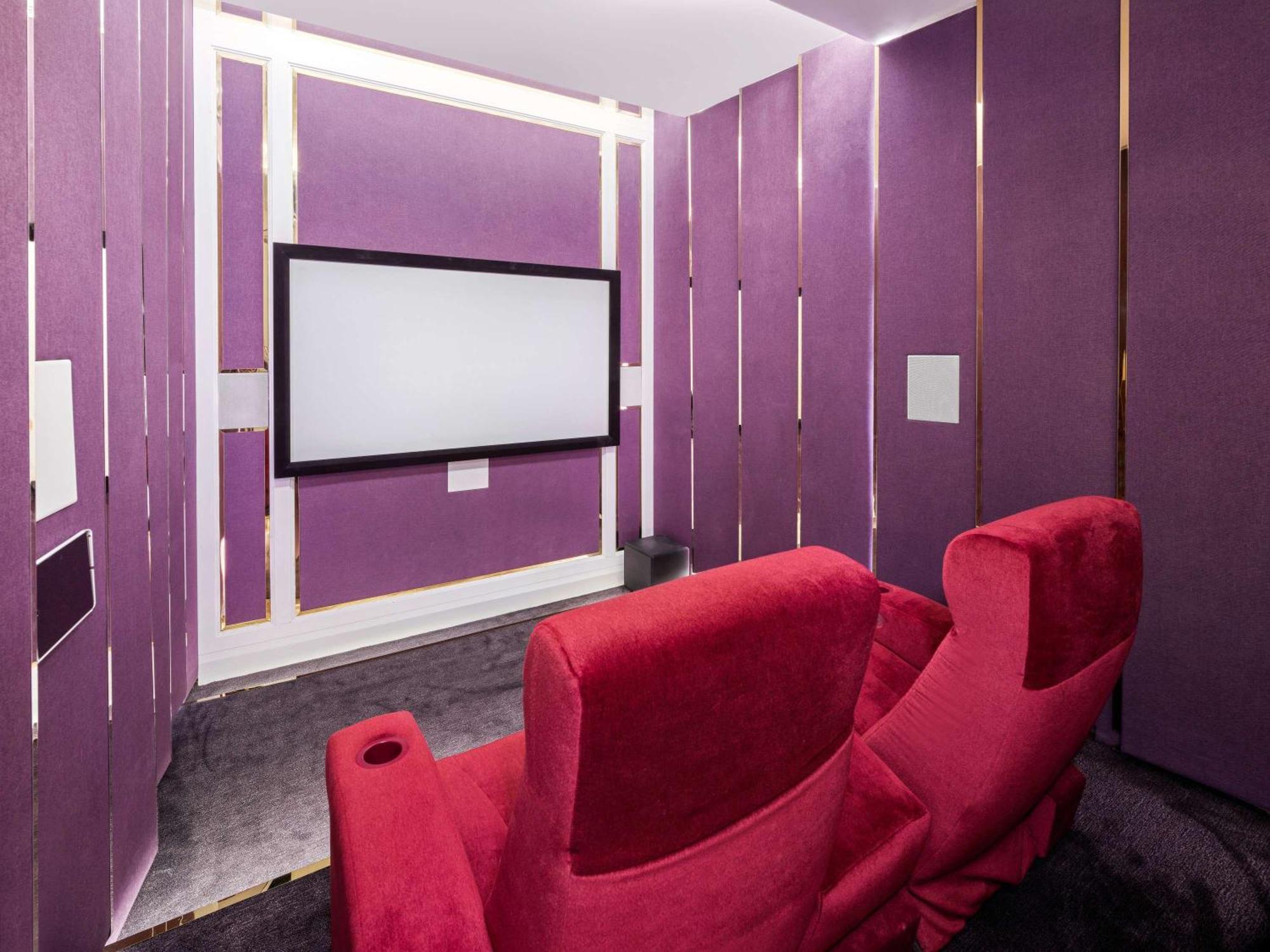 Fairmont Amman Hotel Kültér fotó A home theater