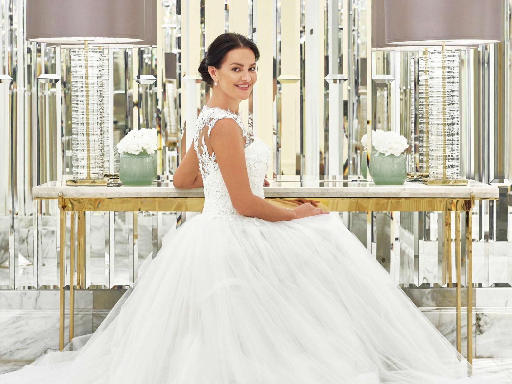 Fairmont Amman Hotel Kültér fotó Wedding dress
