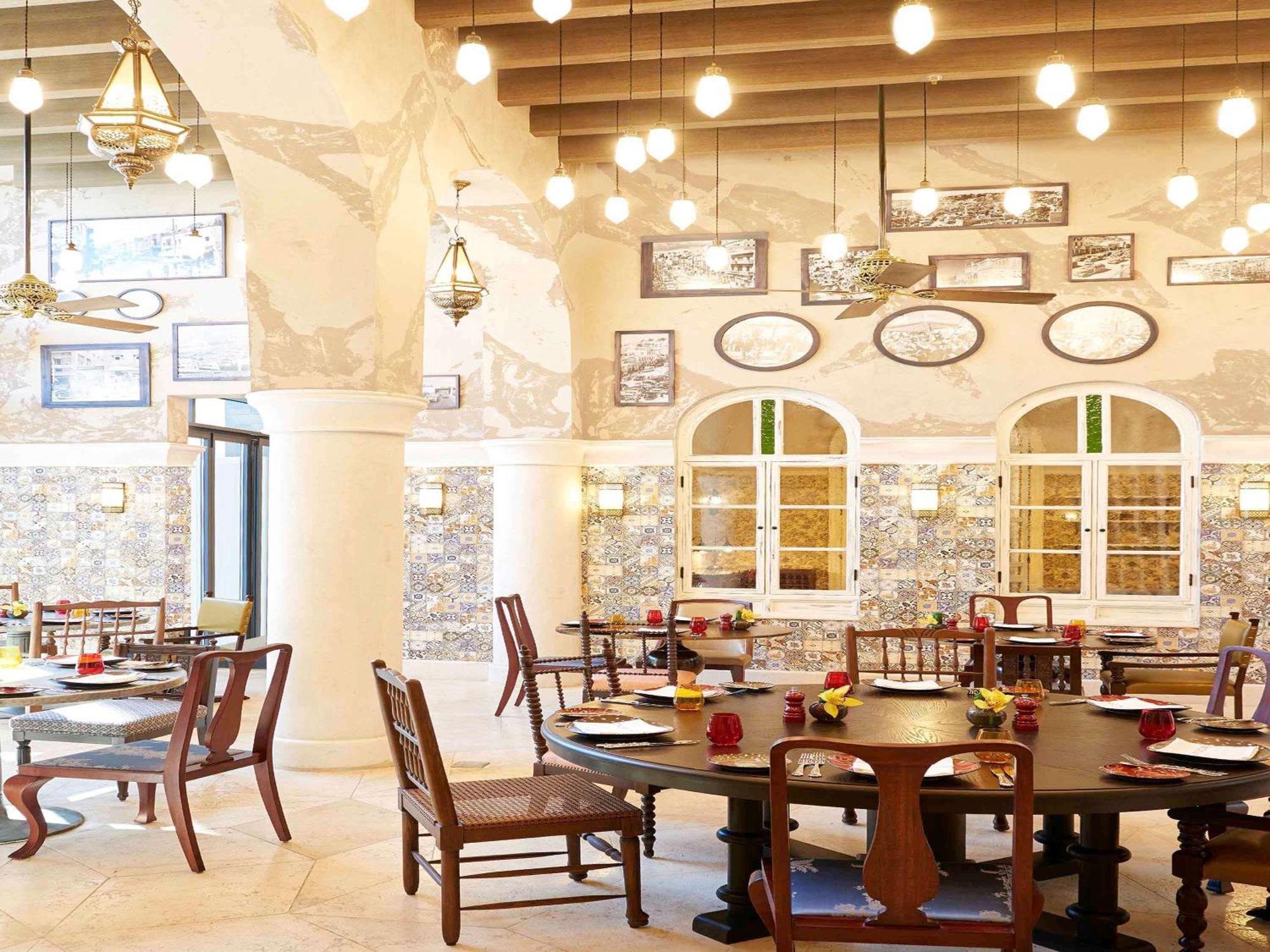 Fairmont Amman Hotel Kültér fotó The restaurant
