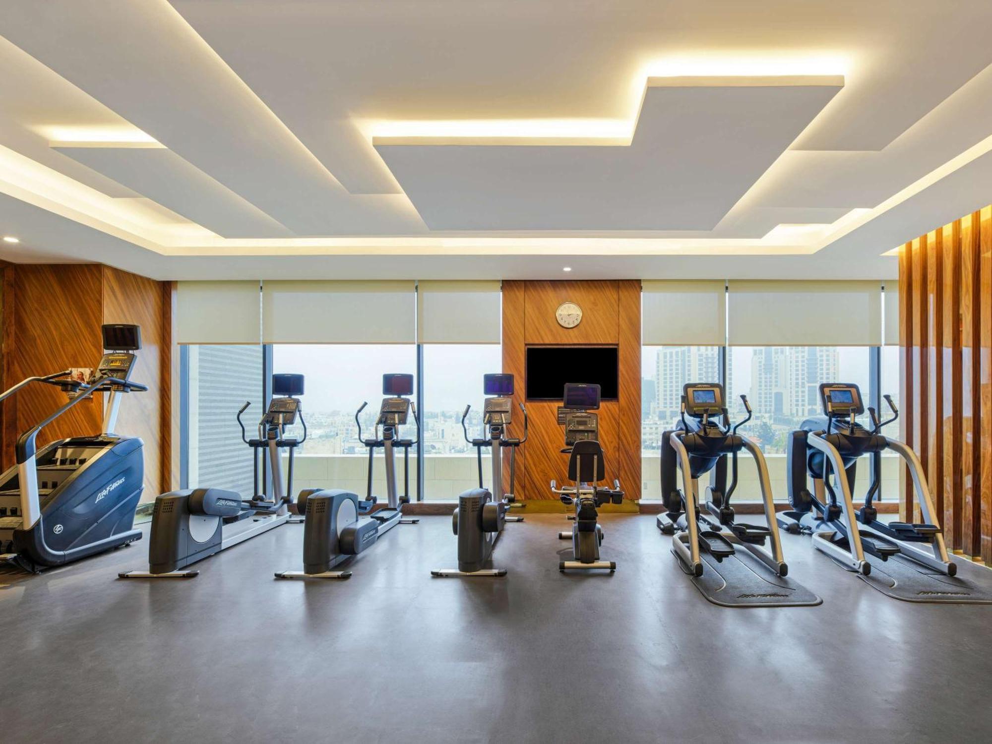 Fairmont Amman Hotel Kültér fotó The gym at the hotel