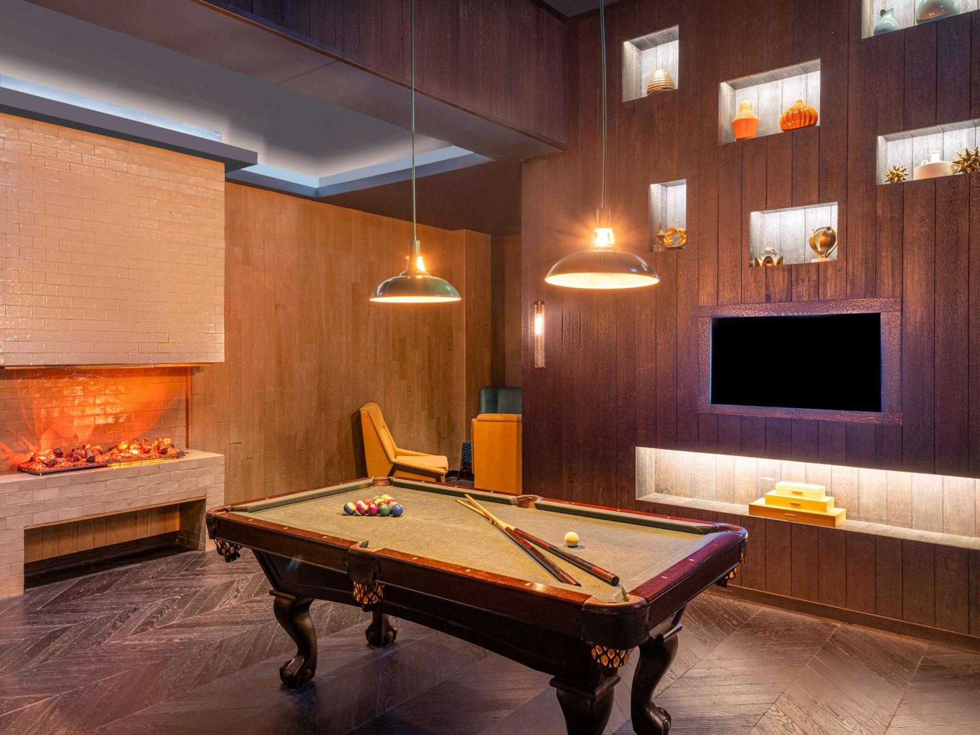 Fairmont Amman Hotel Kültér fotó The Billiard Room