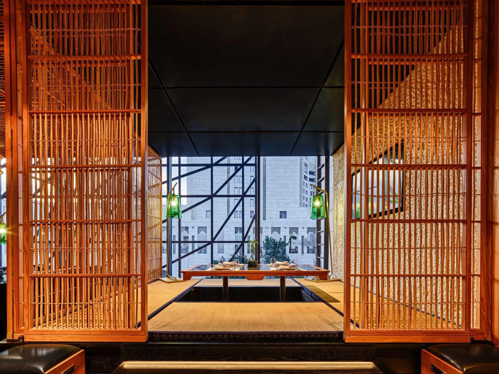 Fairmont Amman Hotel Kültér fotó Interior of the restaurant