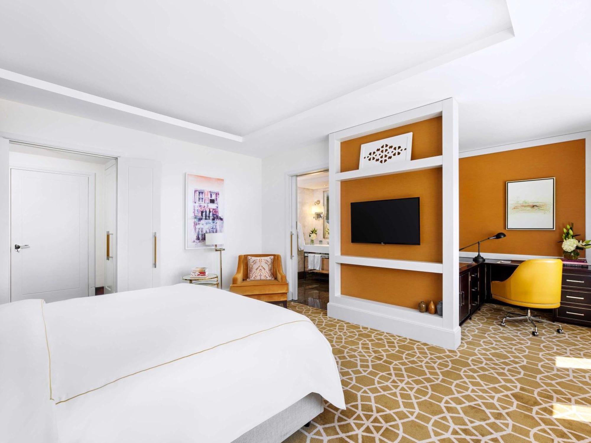 Fairmont Amman Hotel Kültér fotó A room at the hotel